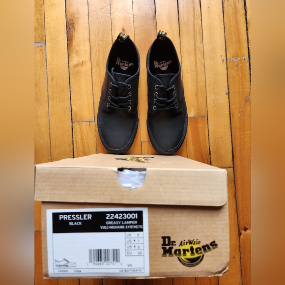 Dr. MARTENS Original unisex new shoes - Picture 8 of 9